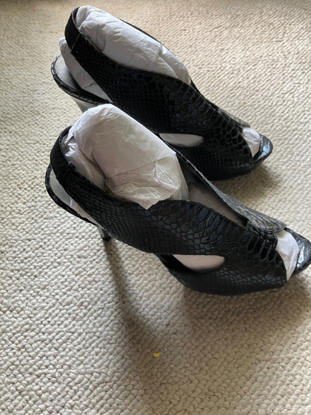 Moda women’s 7.5 M black leather snake skin slingback peep toe slip-on 4” heel